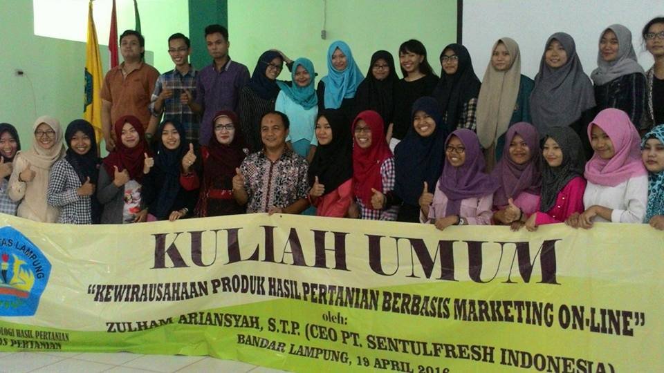 memberikan kuliah umum di Aula FP Unila
