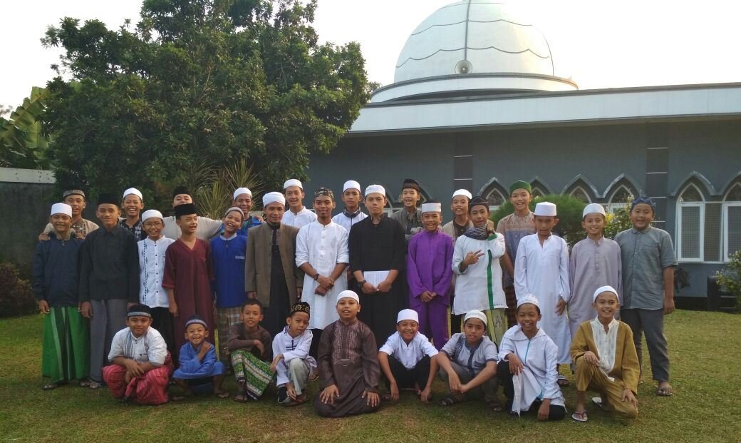 santri dan assatidz pesantren tahfidz wirausaha akbar sentul