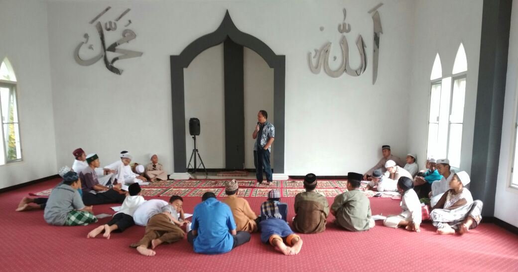 mengajar di ponpes tahfidz akbar